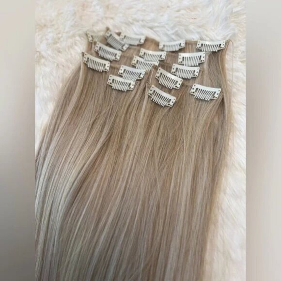 Luxurious Blonde with Highlights long Hair Extensions 24 In - Picture 5 of 6
